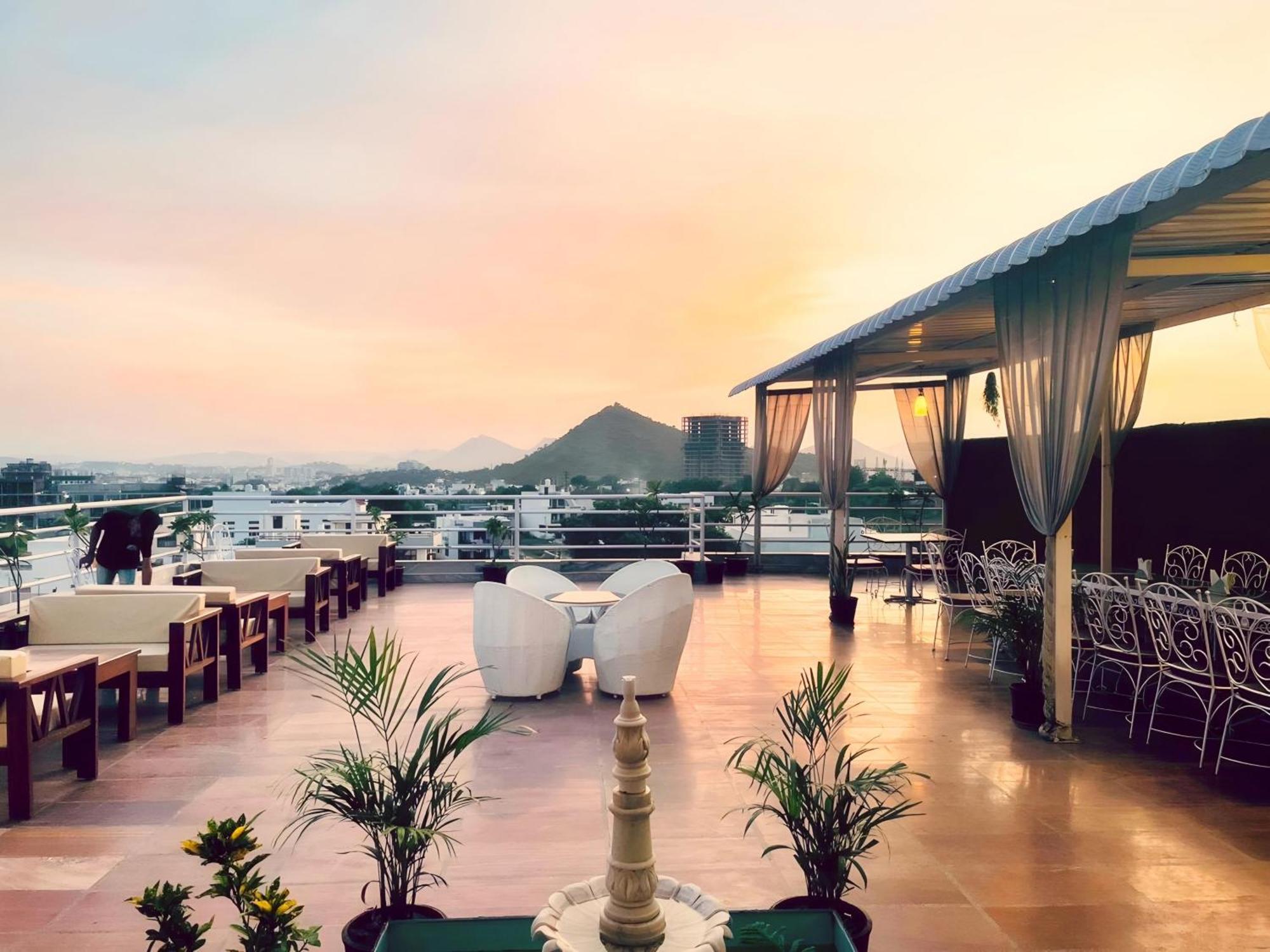 Hotel The Celebration By Amod Best Hotel & Rooftop Udajpur Exteriér fotografie