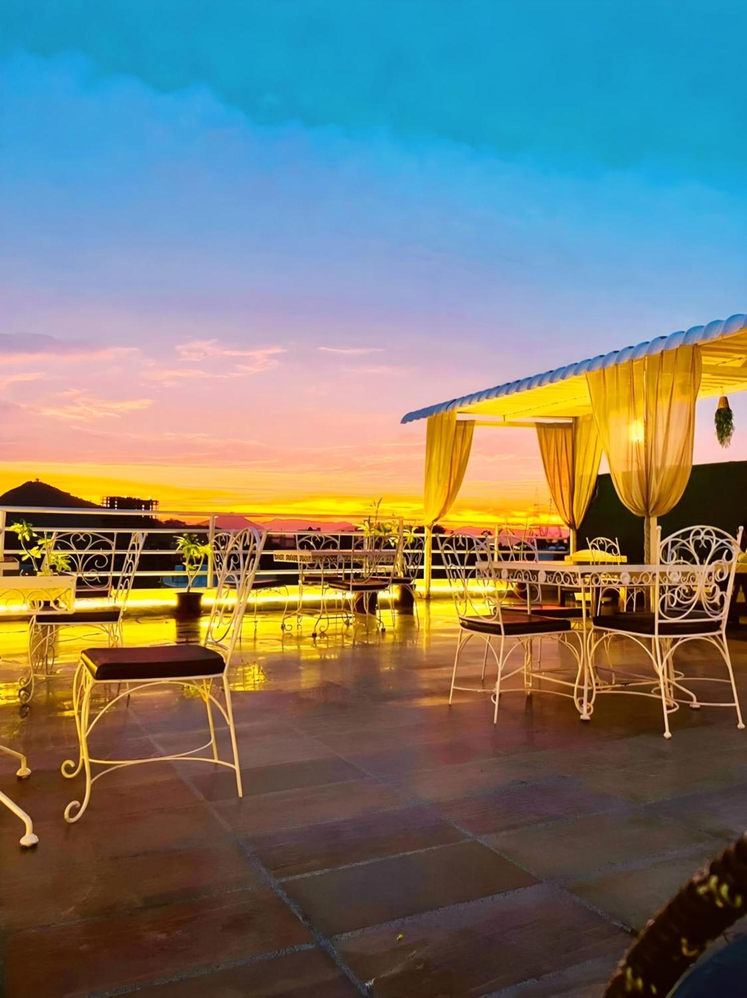 Hotel The Celebration By Amod Best Hotel & Rooftop Udajpur Exteriér fotografie