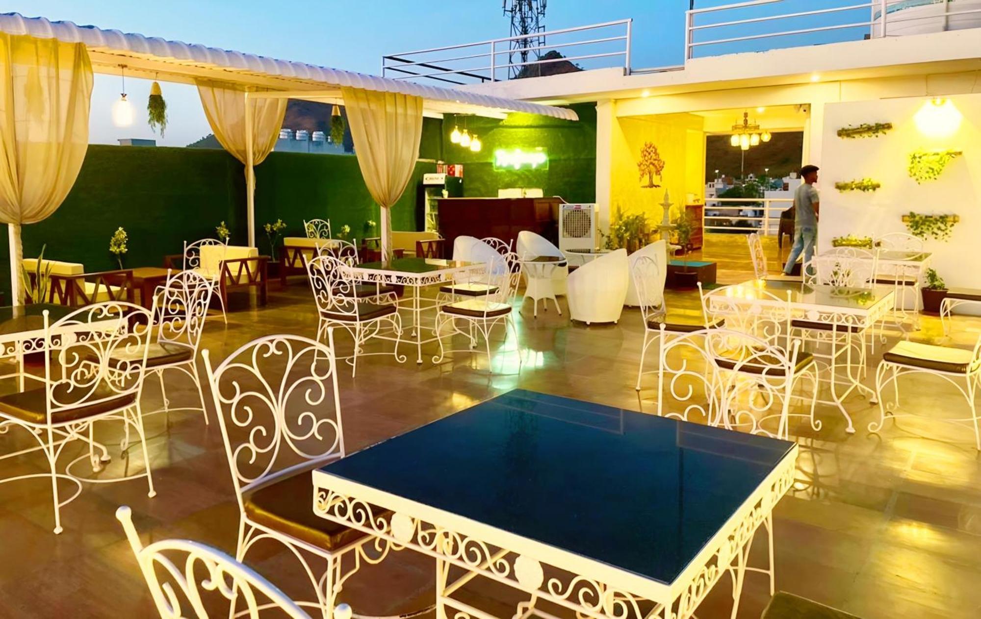 Hotel The Celebration By Amod Best Hotel & Rooftop Udajpur Exteriér fotografie