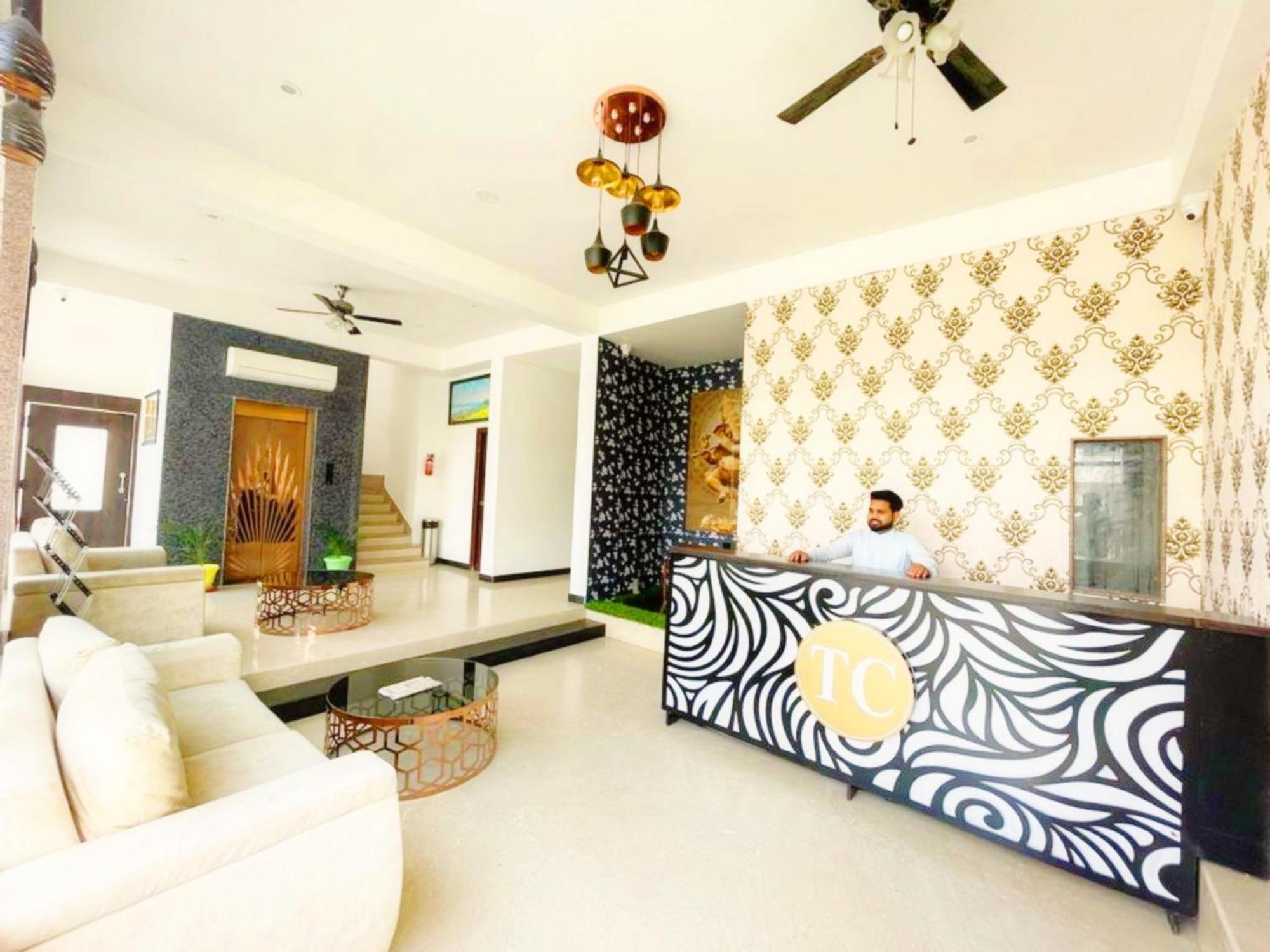 Hotel The Celebration By Amod Best Hotel & Rooftop Udajpur Exteriér fotografie